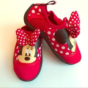 Adorable size 5/6 Minnie Mouse swim shoes!